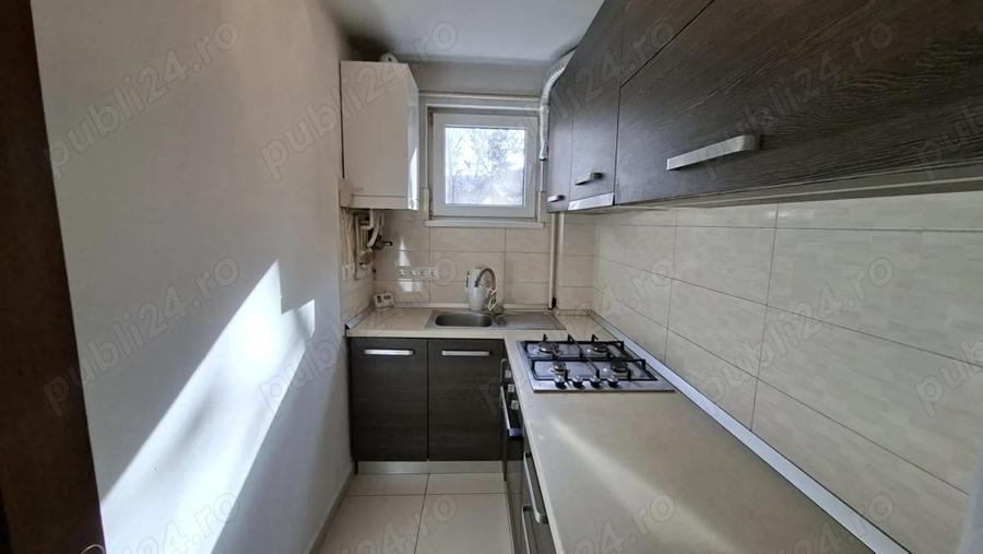 Apartament cu 3 camere semidecomandat în Budai