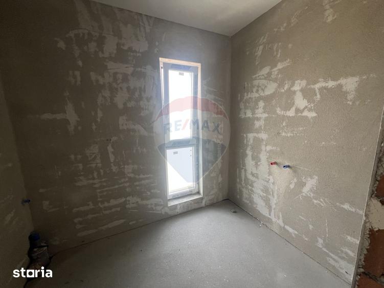 Casă cu 4 camere cu Teren 300 Mp în Central