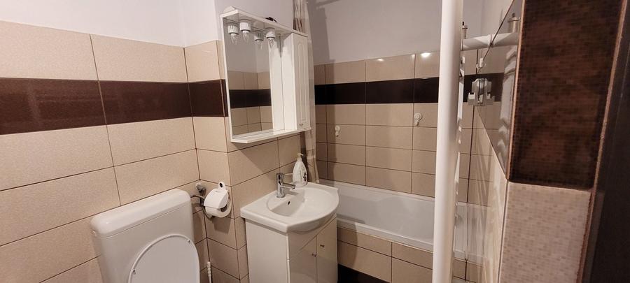 Apartament cu 3 camere decomandat în Micro 4