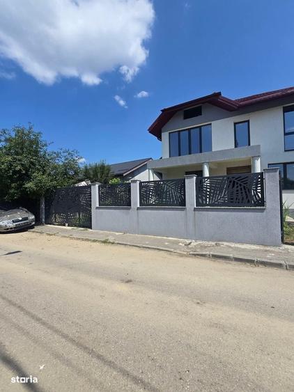 Casă cu 4 camere în Dobroești