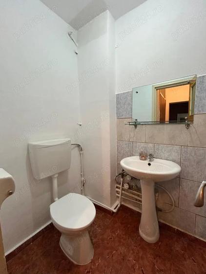 Apartament cu 3 camere semidecomandat în Pantelimon