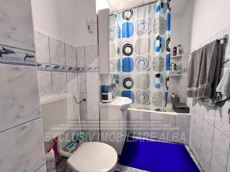 Apartament cu 3 camere semidecomandat în Cetate