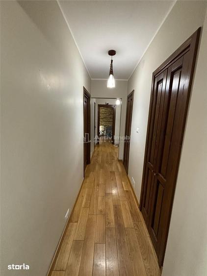 Apartament cu 3 camere decomandat în Micro 19