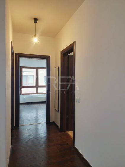 Apartament cu 3 camere semidecomandat, mobilat în Metalurgiei