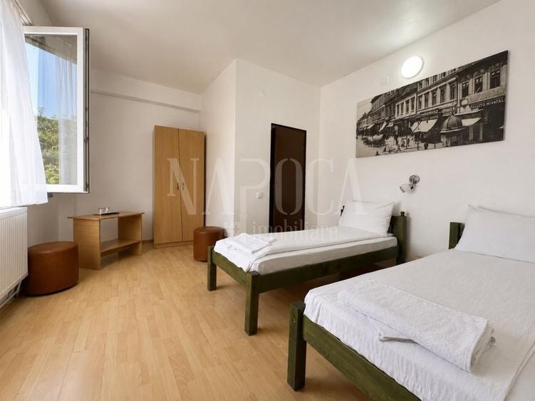 Casă individuală cu 12 camere cu Canalizare în Gruia
