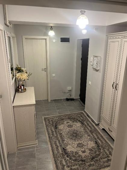 Apartament cu 3 camere decomandat, mobilat în Central
