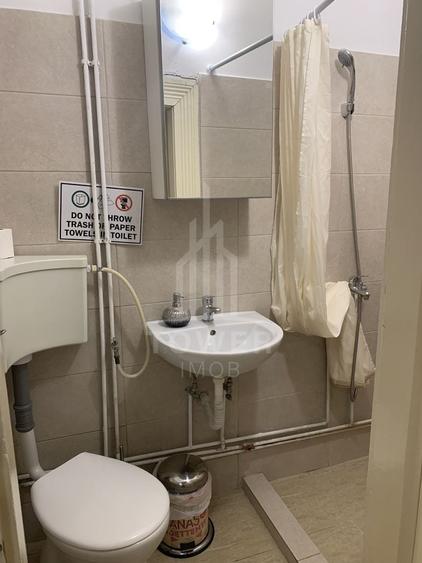 Casă individuală cu 7 camere cu Canalizare în Central
