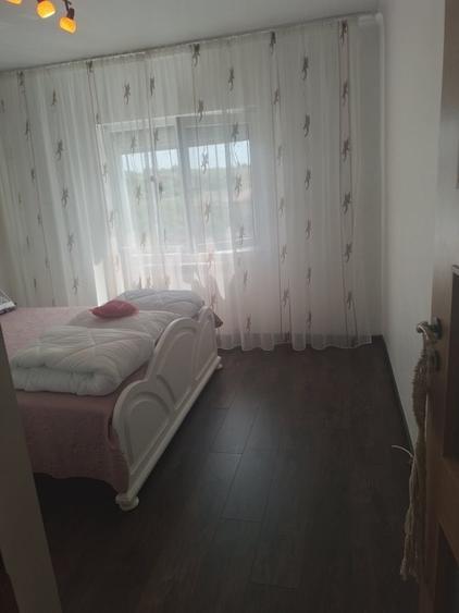 Apartament cu 3 camere decomandat în 1 Mai