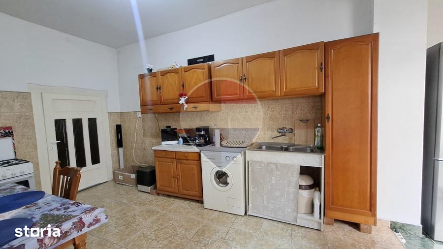 Casă cu 2 camere decomandat cu Teren 36 Mp în Central