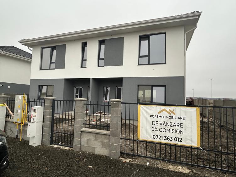 Duplex cu 4 camere cu Canalizare în Moșnița Veche