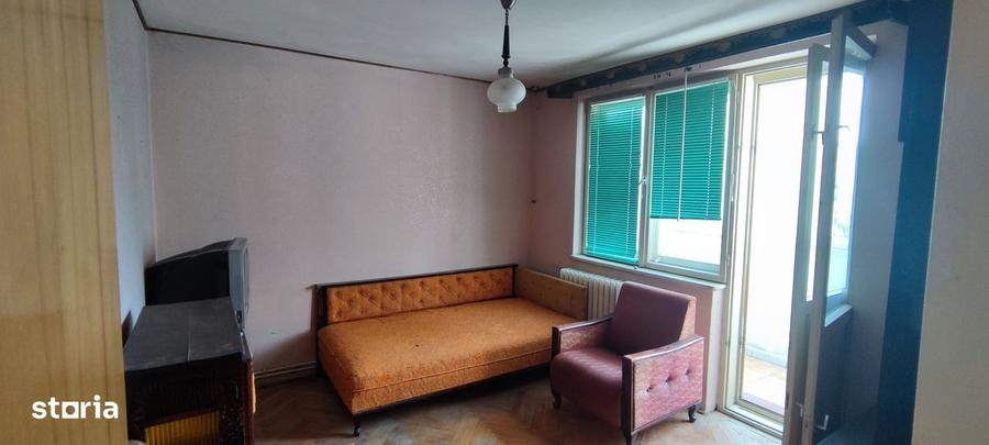 Apartament cu 3 camere decomandat în Dărmănești