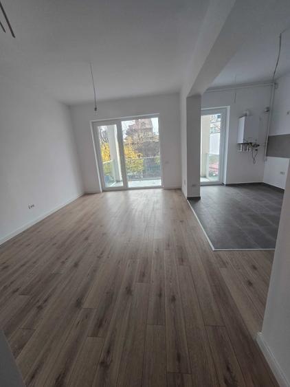 Apartament cu 3 camere semidecomandat în Unirii