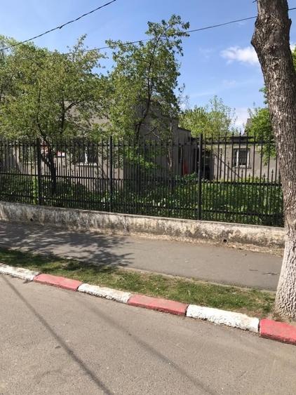Casă individuală cu 4 camere cu Canalizare în Est