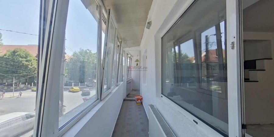 Apartament cu 4 camere semidecomandat în Lacul Tei