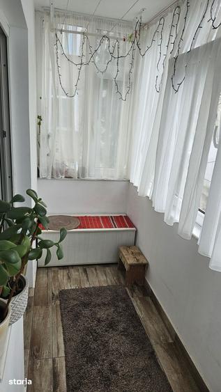 Apartament cu 4 camere decomandat, mobilat în Tomis III