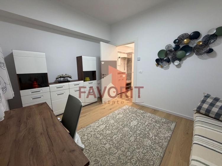 Apartament cu 4 camere decomandat, mobilat în Central