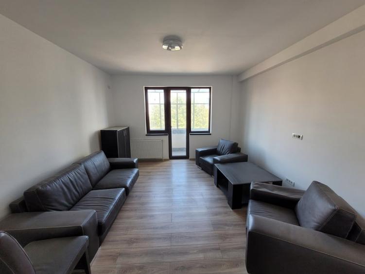 Apartament cu 5 camere decomandat în Armeneasca