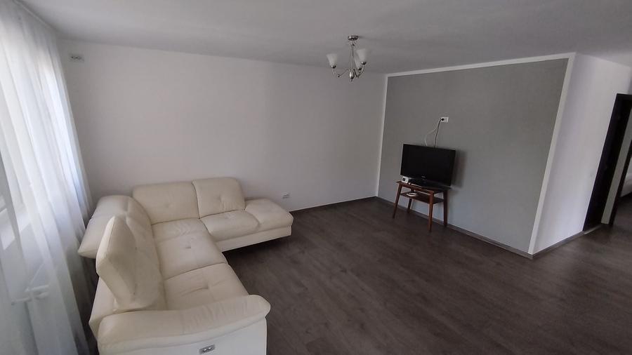 Casă cu 3 camere în Petrolului
