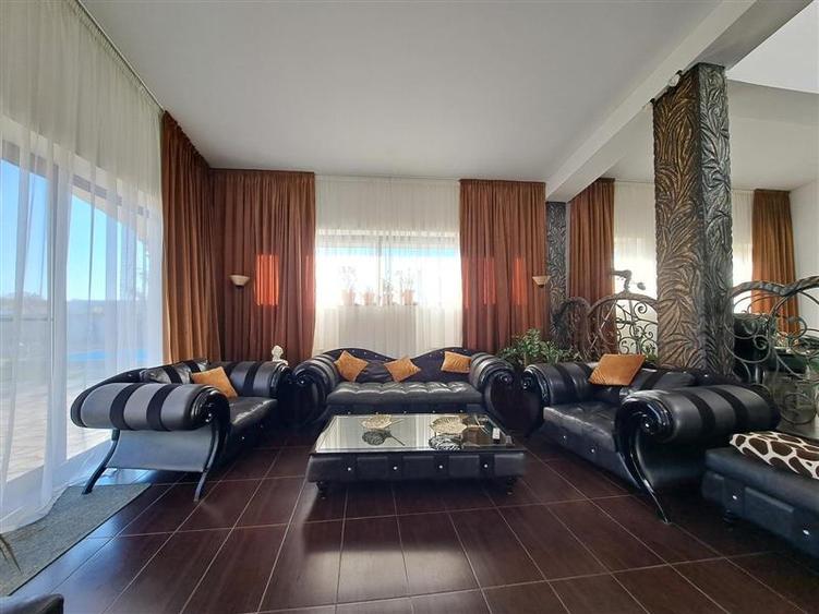 Casă individuală cu 8 camere cu Piscina în Samurcași