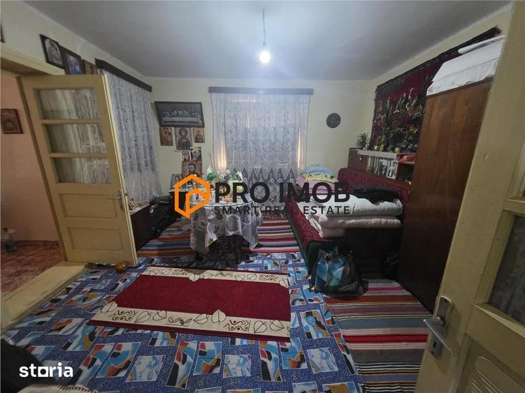 Casă cu 3 camere semidecomandat cu Teren 500 Mp în Central