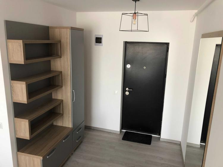 Apartament cu 3 camere decomandat în Florești