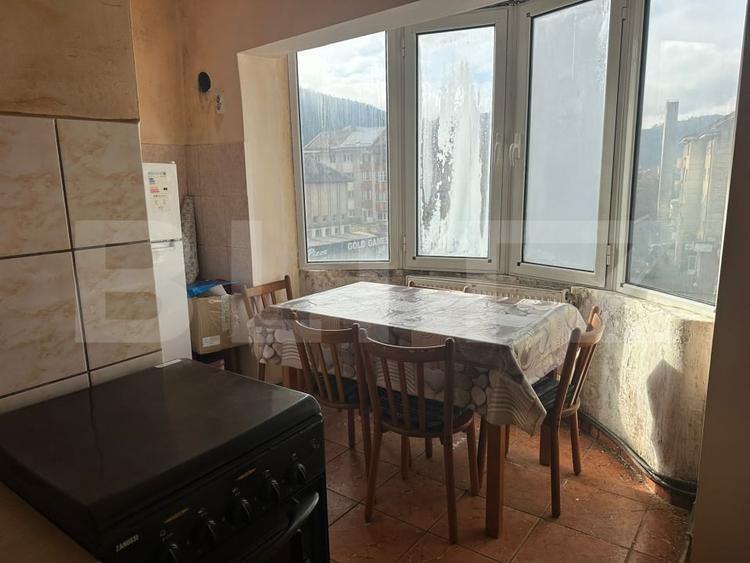 Garsonieră decomandată, mobilată în Câmpeni