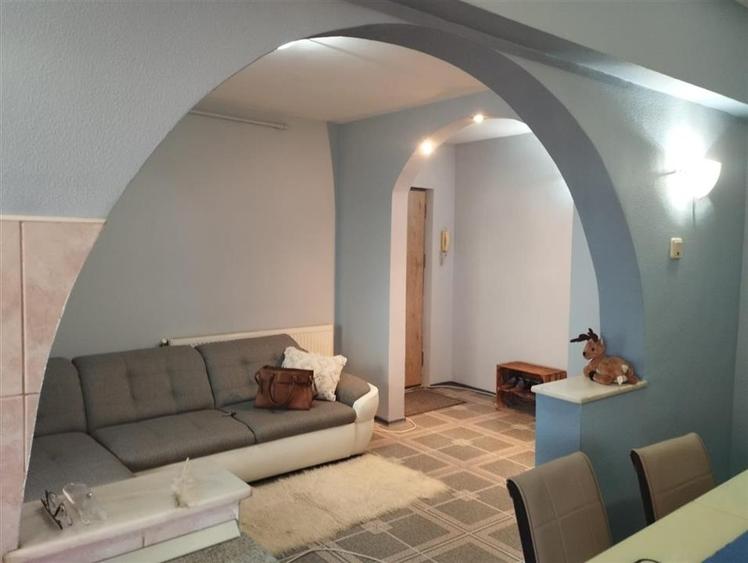 Apartament cu 4 camere decomandat, mobilat în Nord
