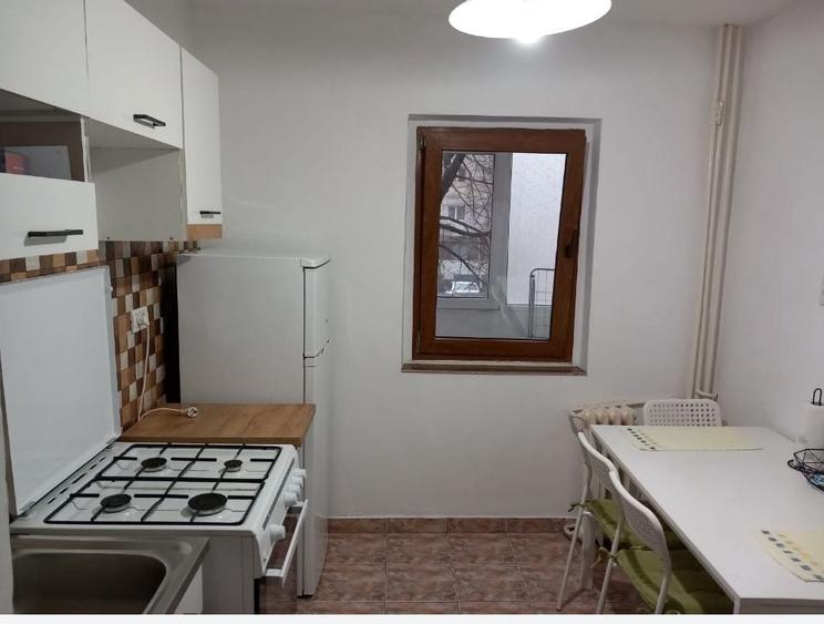 Apartament cu 2 camere decomandat, mobilat în Casa de Cultură