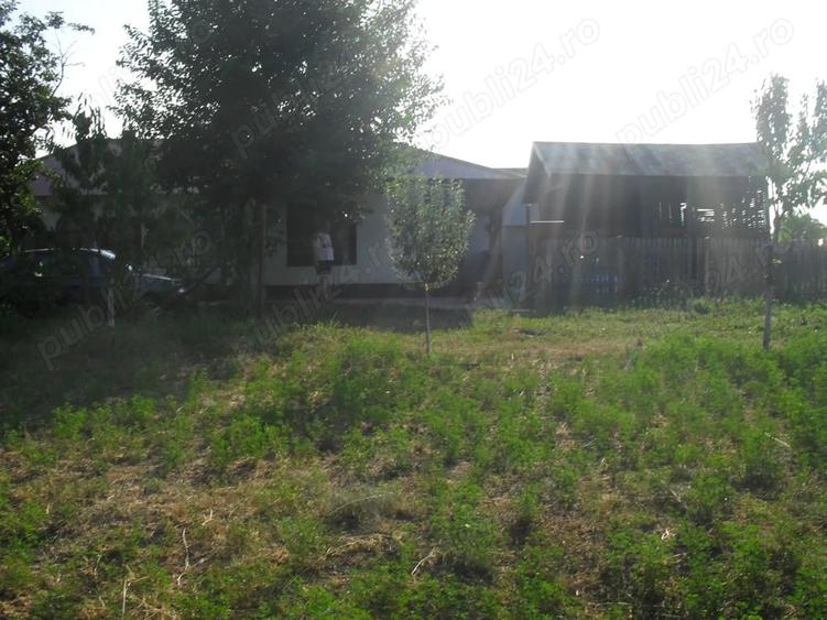 Casă cu 3 camere cu Teren 2400 Mp în Stoicănești