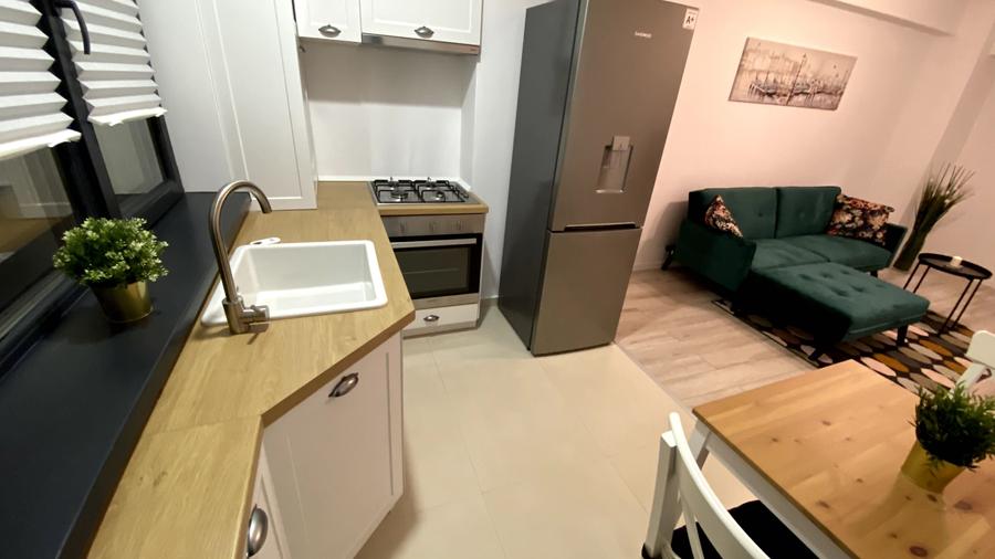 Apartament cu 2 camere decomandat în Politehnica