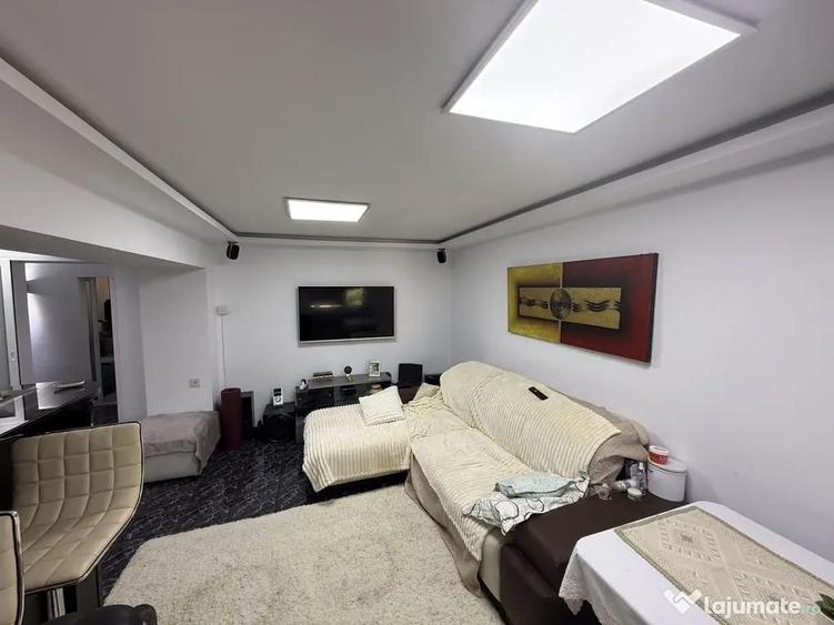 Apartament cu 4 camere decomandat în Central