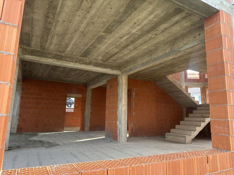 Casă cu 4 camere în Central