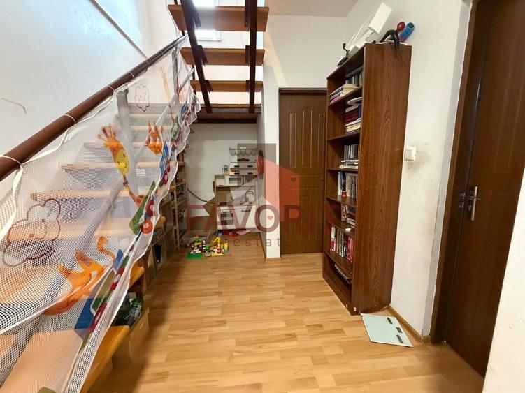 Duplex cu 5 camere cu Canalizare în Săcălaz