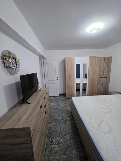 Apartament cu 2 camere semidecomandat, mobilat în 22 Decembrie