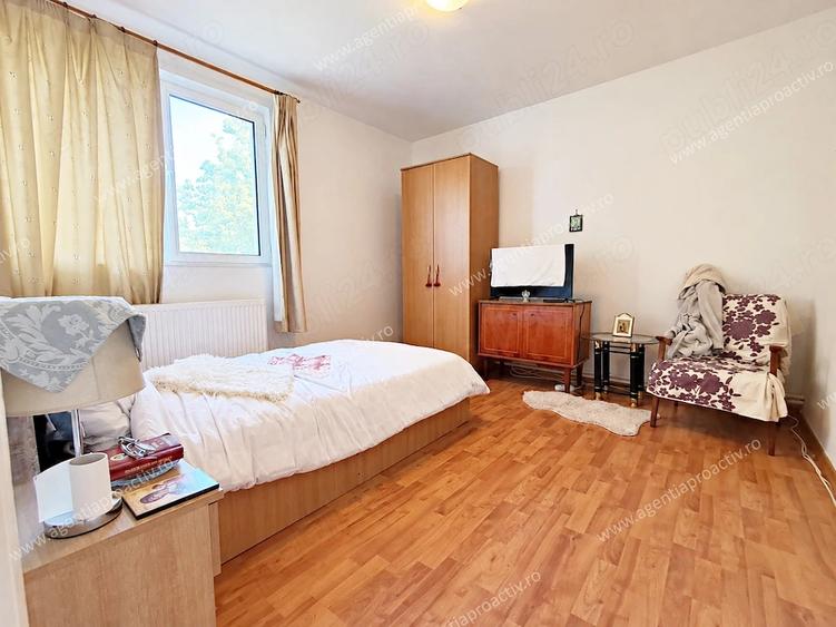 Apartament cu 4 camere decomandat în Central