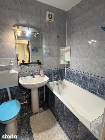 Apartament cu 3 camere decomandat, mobilat în Apărătorii Patriei