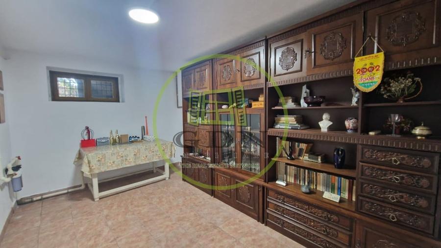 Casă individuală cu 5 camere cu Canalizare în Central