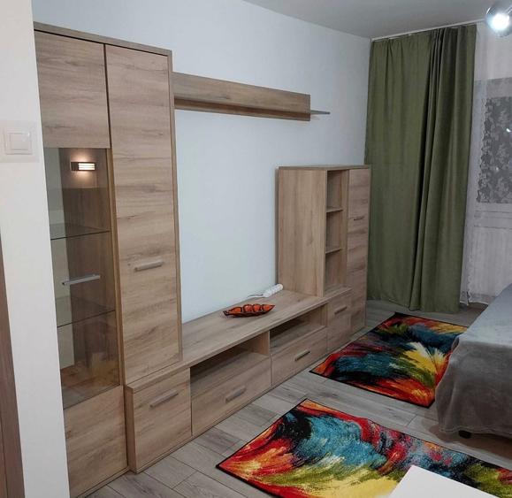 Garsonieră decomandată în 13 Septembrie