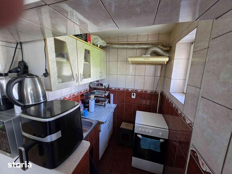 Apartament cu 3 camere în Petrișor