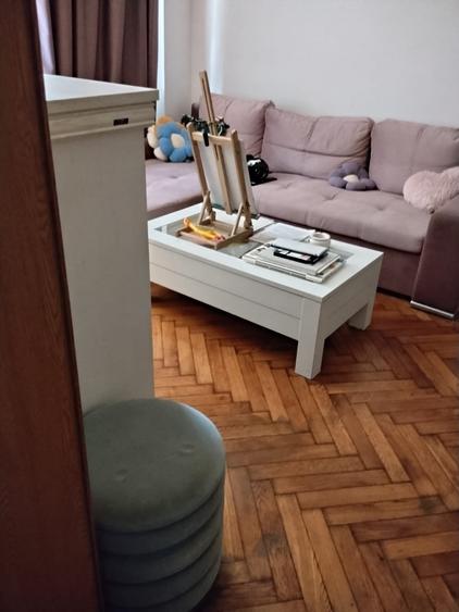 Apartament cu 3 camere semidecomandat în Calea București