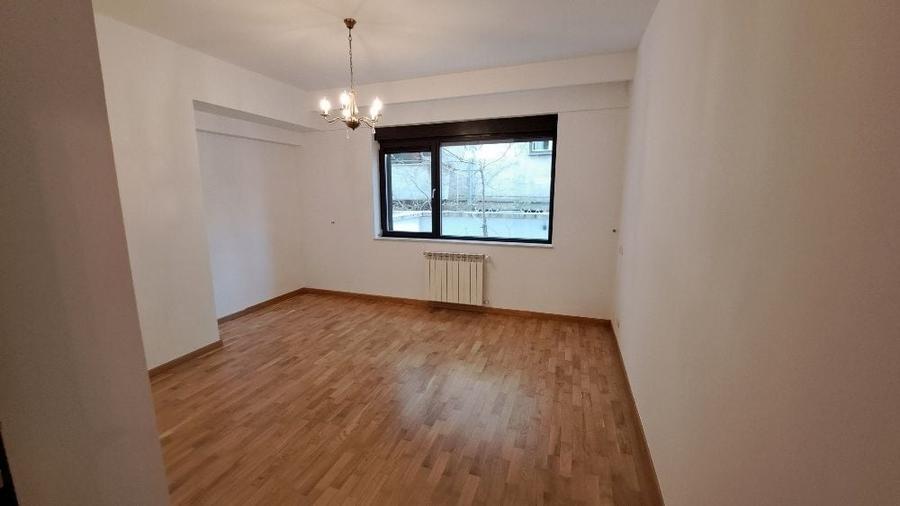 Apartament cu 4 camere decomandat în Aviatorilor