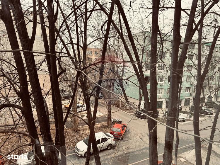 Apartament cu 3 camere semidecomandat, mobilat în Drumul Taberei