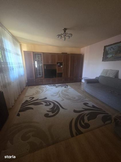 Casă cu 4 camere decomandat în Rovine