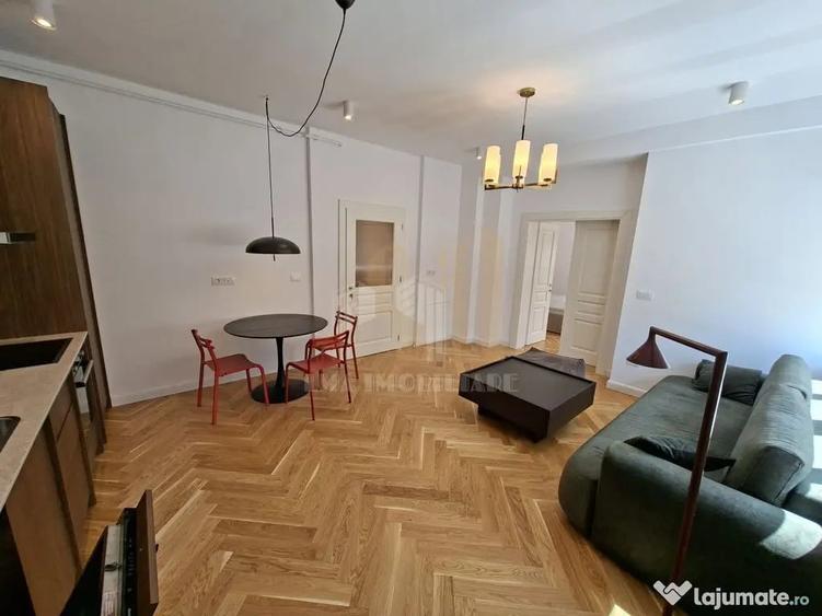 Apartament cu 3 camere semidecomandat în Schei