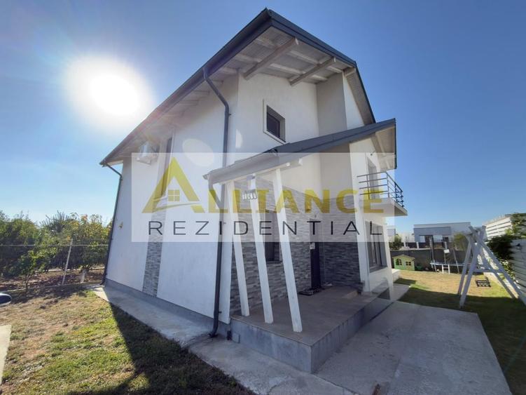 Casă individuală cu 4 camere cu Canalizare în Berceni