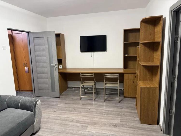Apartament cu 2 camere semidecomandat, mobilat în Podu Roș