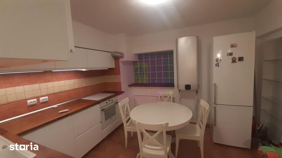 Apartament cu 3 camere în Romană