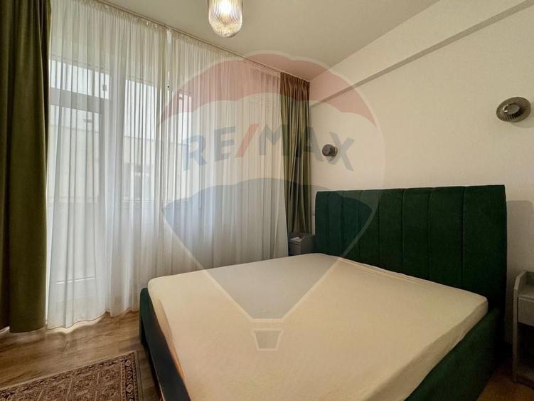 Apartament cu 3 camere decomandat, mobilat în Central