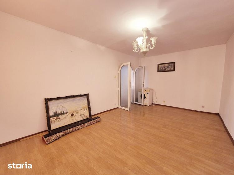 Apartament cu 3 camere decomandat în 1 Mai