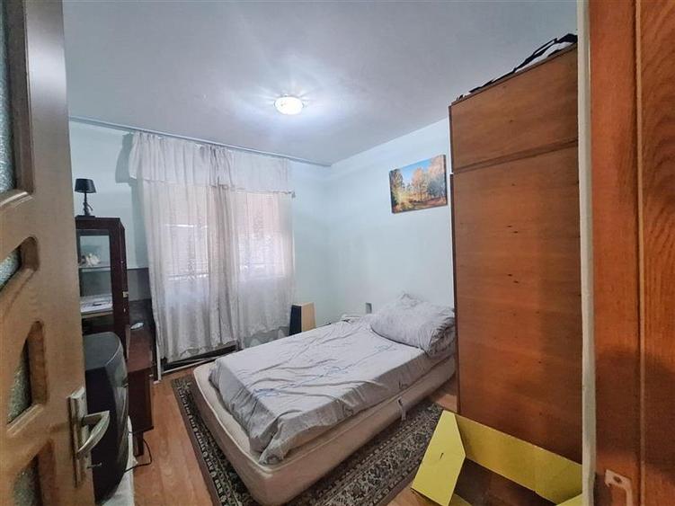 Apartament cu 3 camere decomandat în Milcov